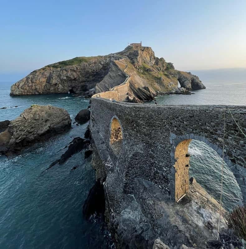 Gaztelugatxe, Bermeo, Mundaka and Gernika Wine Tour from Bilbao