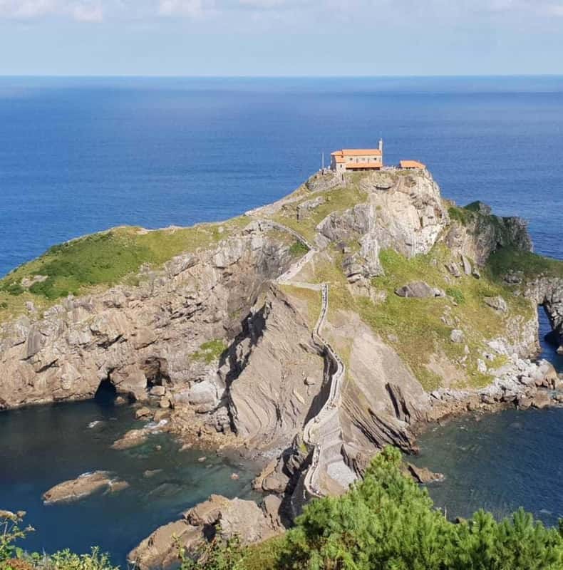 Gaztelugatxe Mundaka and Gernika Tour from Bilbao