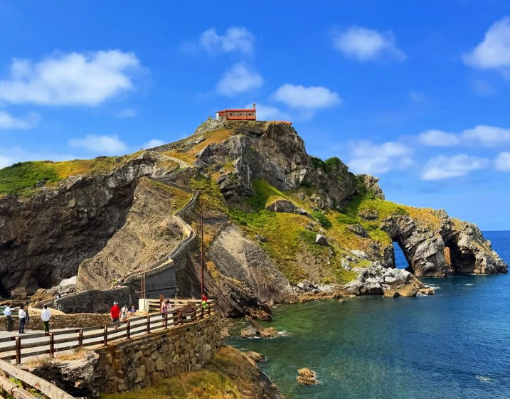Visitors on the walkway at the foot of the staircase to San Juan de Gaztelugatxe